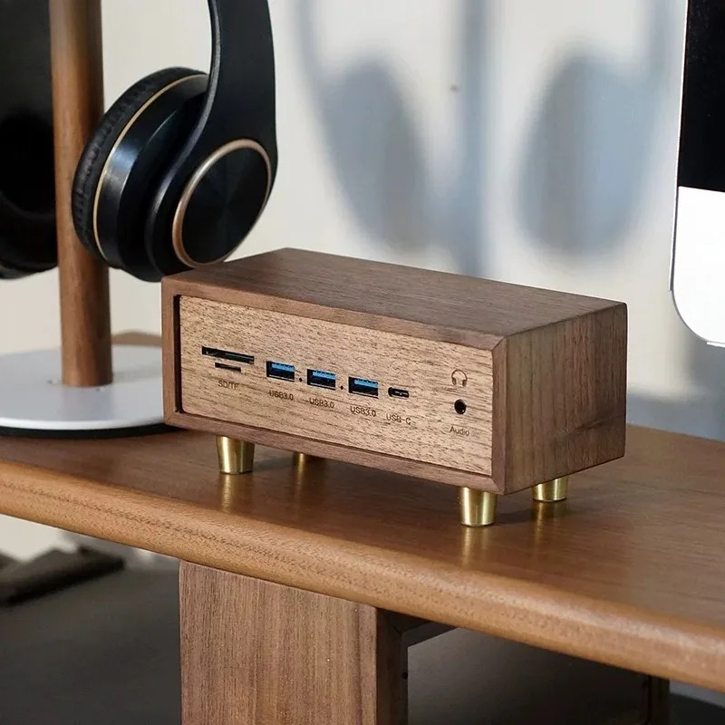 Desk Setup Black And Wood - Postazione di Lavoro Creativa in Legno