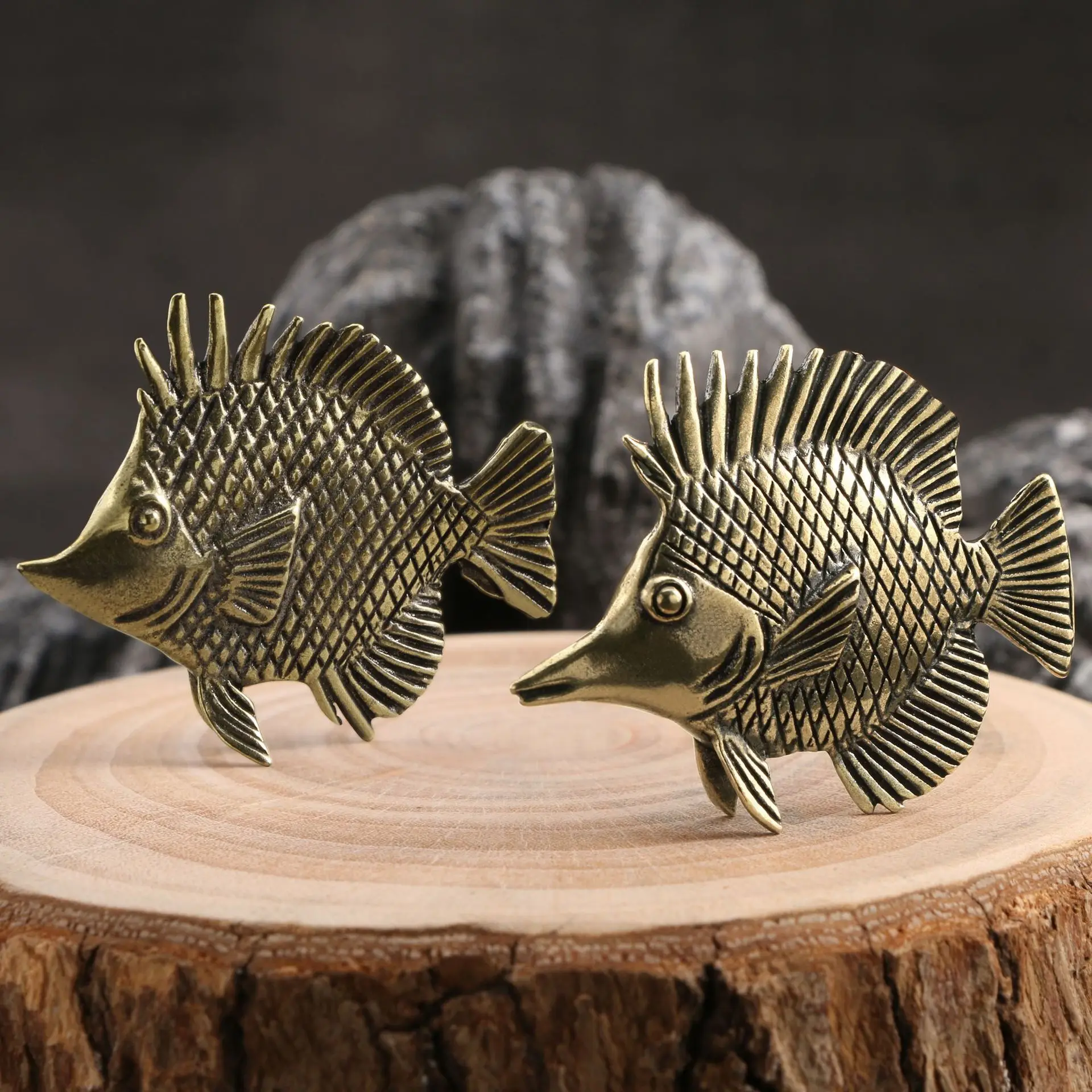 Desk Setup Cute - Pesce ornamentale in ottone Figure antiche