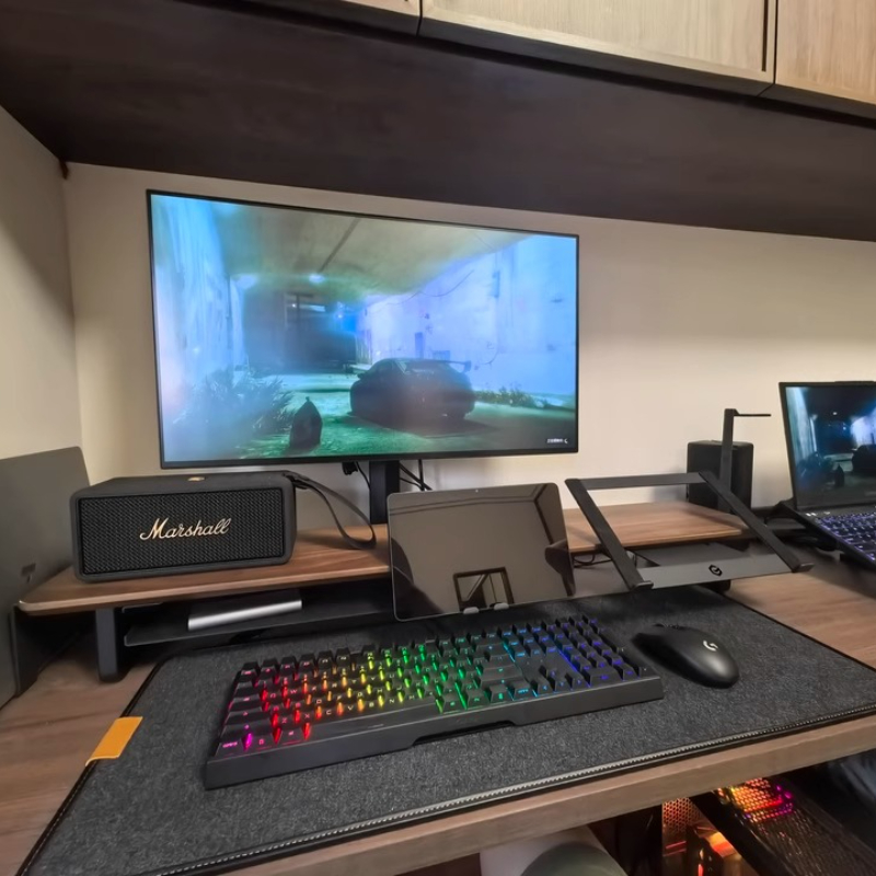 Supporto per monitor modulare  - Desk Setup Black And Wood recensione e prezzo